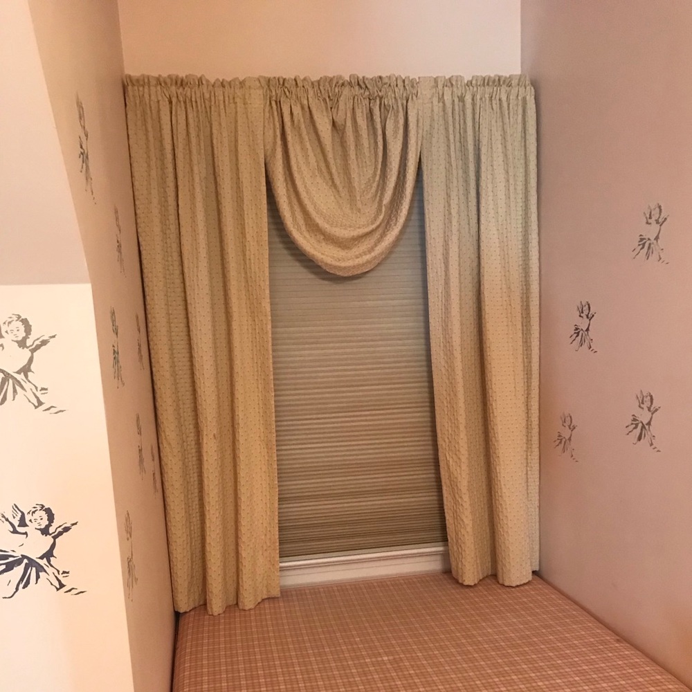 Window curtains - Picture 6 of 9